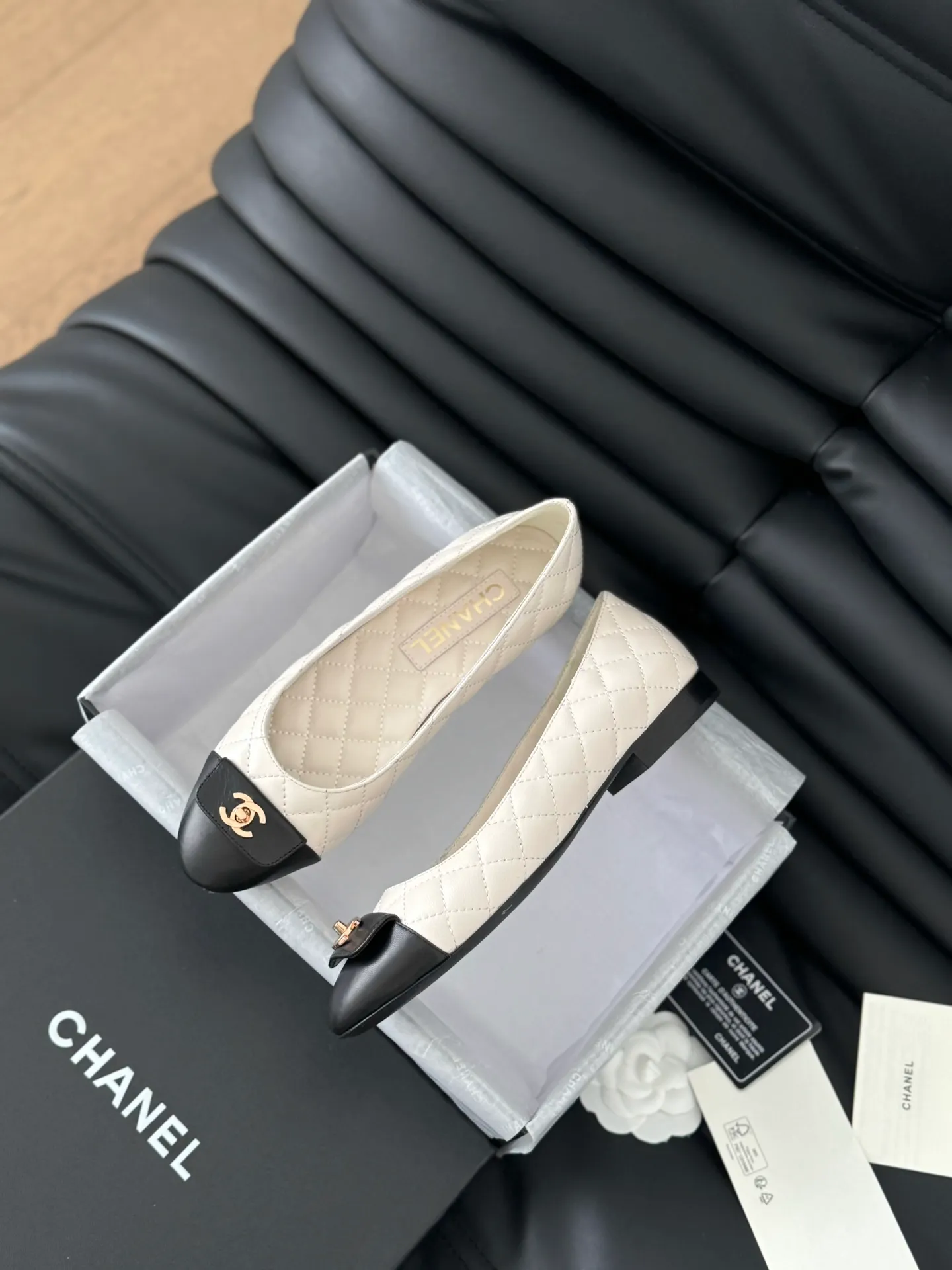 👟👟Ex-factory price 540👟👟 Purchasing-grade Chanel 24B new schoolbag buckle ballet shoes, classic diamond pattern, never tire of it😌 Sheepskin lining on the upper, leather outsole, high flat heel Size: 35-39 Other sizes 40/41/42/43 customized